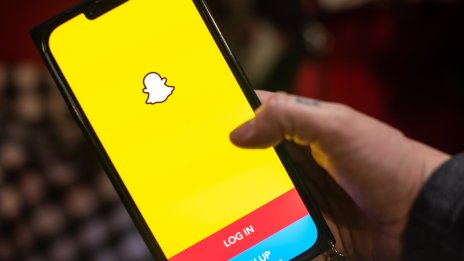 Бъг в рекламния софтуер донесе по-слаби приходи на Snap