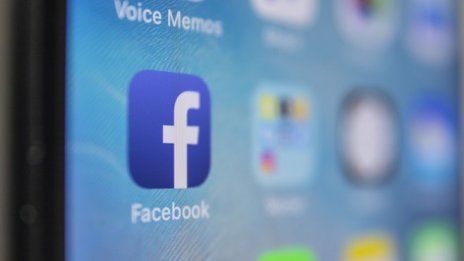 Facebook променя правилата си за онлайн атаките над публични личности