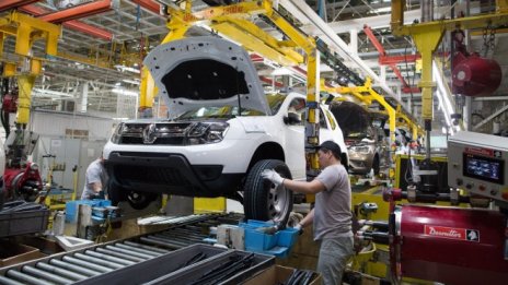 Звеното на Renault в Словения свива производството заради дефицита на чипове