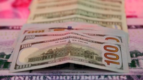 Доларът поевтинява след вота в Алабама*