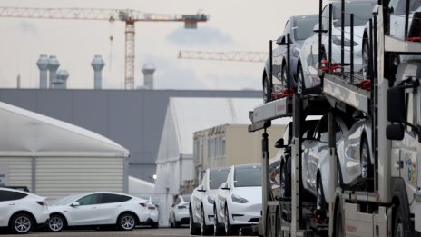 Новината за евтиния модел на Tesla потопи акциите на китайските конкуренти