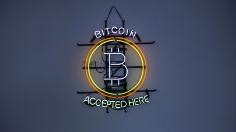 Копачите на биткойни събират печалба в надпревара с времето преди разполовяването