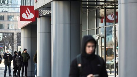 Австрийската Erste купува бизнеса на Santander в Полша за 7 млрд. евро