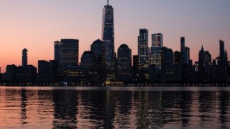 Инвеститори в имоти пропускат плащания по заеми, но продължават да набират пари