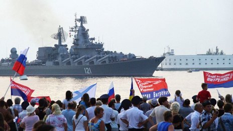 Русия започва да разполага кораби, които да защитават Кримския мост