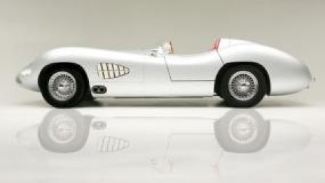 Мощност и екстри под капака на Aston Martin DBR2