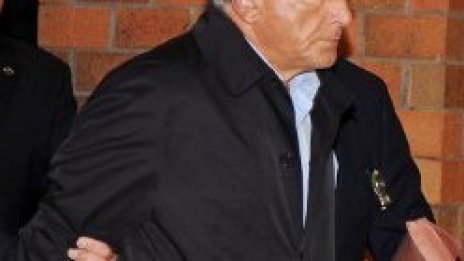 Съдът пусна Строс-Кан срещу гаранция от $1 млн.