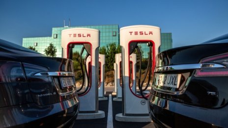 Приходите на Tesla от продажбата на въглеродни кредити ще растат и през 2021 г.