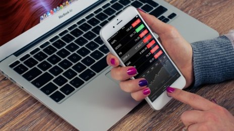 Хоум офисът и онлайн обучението вдигнаха двойно цените на лаптопите