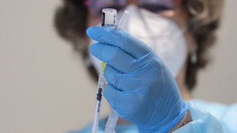 ЕС поиска от AstraZeneca разрешение да покаже договора за ваксините