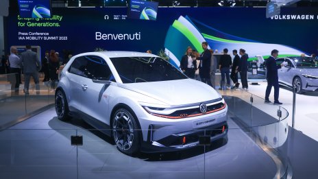 Западните производители на електромобили рискуват да се самоунищожат