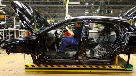 Производството на автомобили насърчава промишлеността във Великобритания