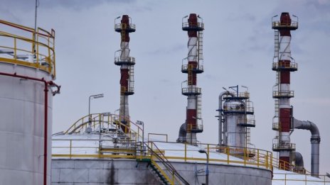 Цената на петрола се стабилизира до около 100 долара за барел*