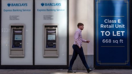 Barclays сложи на пауза програмата си за обратно изкупуване
