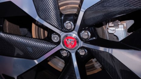 Собственикът на Jaguar продължава да трупа загуба през третото тримесечие