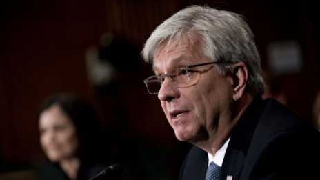 Фед остава далеч от увеличаване на лихвите