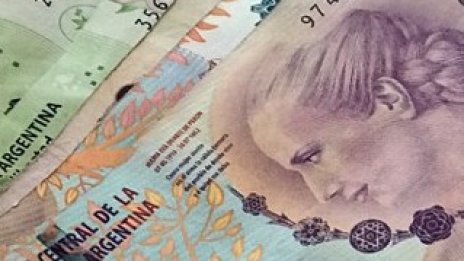 Аржентинската централна банка повиши основната си лихва на 65%