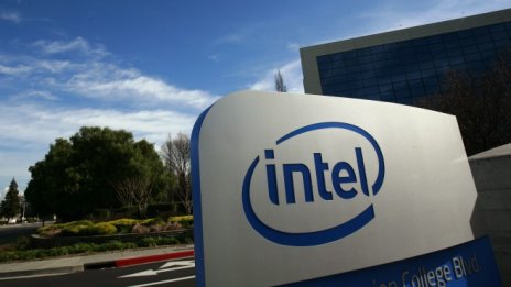 Intel инвестира още един милиард долара за увеличаване на производството