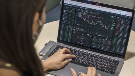 Надеждите за икономиката върнаха биткойна на ниво от над 24 хил. долара