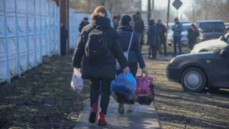 Все по-малко украинци търсят убежище в ЕС заради войната в страната им