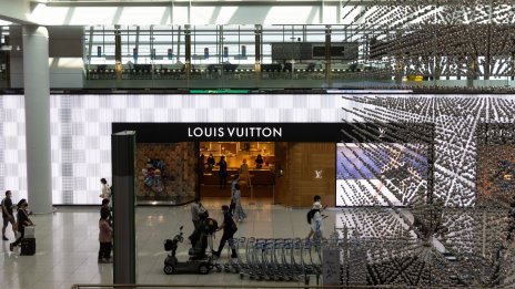 Louis Vuitton навлиза в бизнеса с мебели и стоки за дома