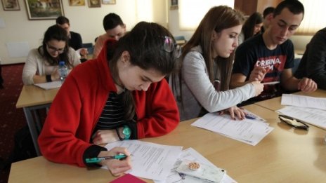 Работодатели предлагат бюджетът да погасява кредити на оставащи в България студенти