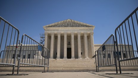 Трябва ли американските власти да имат достъп до социалните медии?