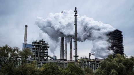 Анализатори очакват цената на въглеродните емисии в Европа да остане висока