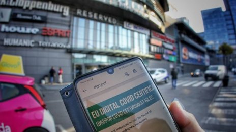 Магазини за нехранителни стоки с 30% спад на приходите заради сертификата