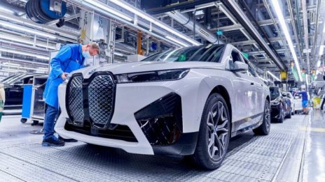 BMW преформатира производството и свива разходите с 25%