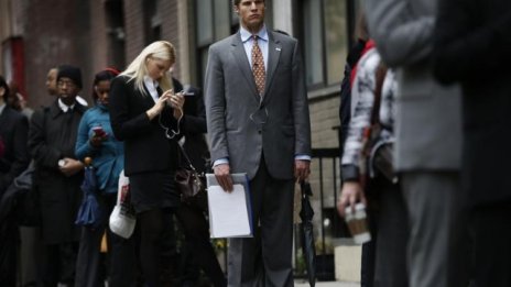 Молбите за помощи за безработни в САЩ се оттласнаха от 5-годишното дъно