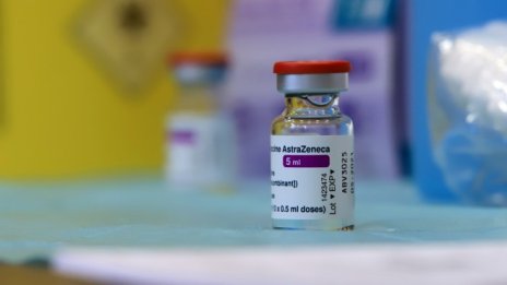 ЮАР няма да ваксинира лекарите си с ваксината на AstraZeneca