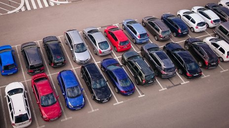 Възможно ли е Европа да отстъпи от реторика за електромобилите