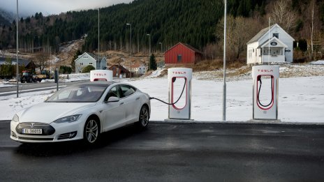 Електромобилите ще задминат бензиновите коли в Норвегия като дял от автопарка до 2025 г.