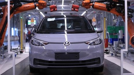 Volkswagen ограничава производството във Волфсбург заради липсата на чипове