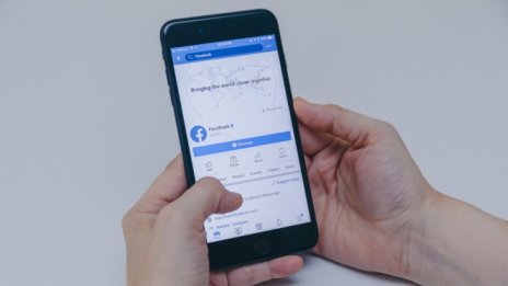 Facebook: Изкуственият ни интелект хваща 94,7% от речта на омразата