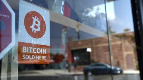 Капитализацията на биткойна падна под 100 млрд. долара за първи път от над година