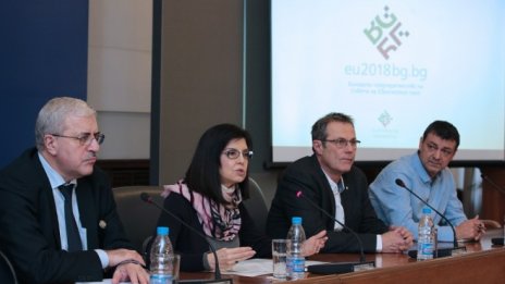 В логото на българското председателство на ЕС има шевица, кирилица и трибагреник