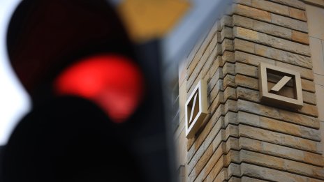 Deutsche Bank ще плати 75 млн. долара за уреждане на дело, свързано с Епстийн