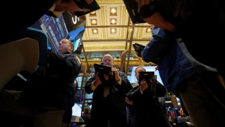 Решението на Фед изведе Wall Street на червено