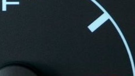 Нов скок в цените на петрола заради слабия долар*