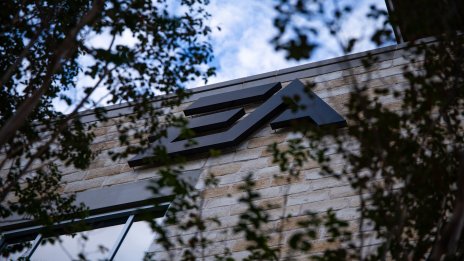 Какво стои зад продажбата на Electronic Arts?