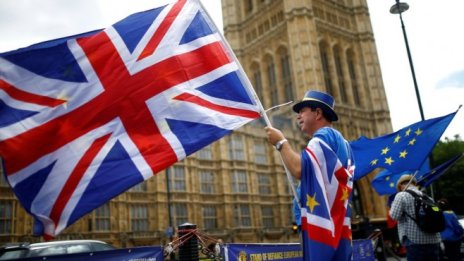 Филип Хамънд: Сделката за Brexit щe има минимален негативен ефект за британската икономика