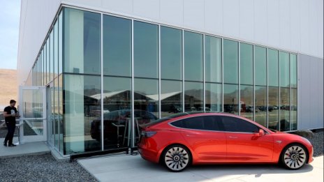 Tesla изпълни на косъм целта си за доставки 