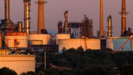 Петролът е най-скъп от над месец преди изтичането на фючърсите върху WTI за юни*