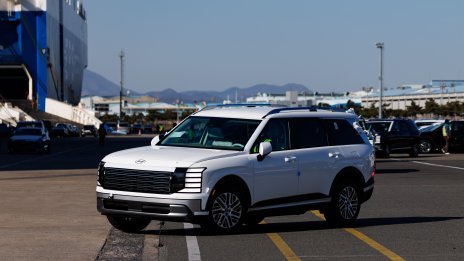 Тримесечната печалба на Hyundai разочарова пазарите, задушена от американските мита