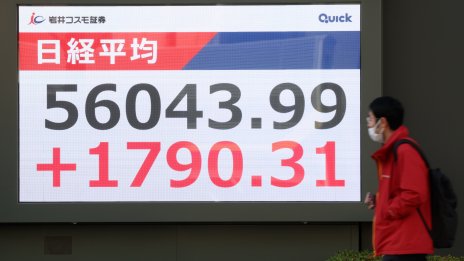 Японският индекс Nikkei 225 за първи път премина границата от 57 000 пункта
