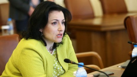 Десислава Танева: Не можем да пропиляваме природни ресурси