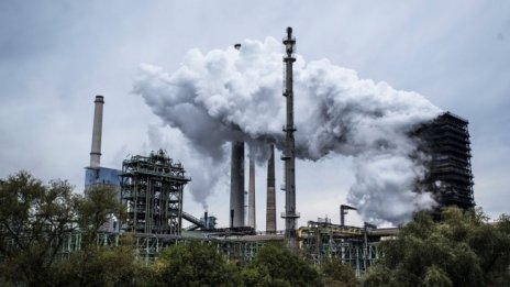 ЕС затяга пазара на въглеродни квоти