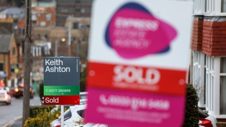 Великобритания намалява данъците, за да стимулира жилищния пазар